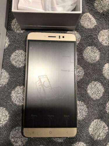 Smartphone goudkleurig 5,5 inch Android 