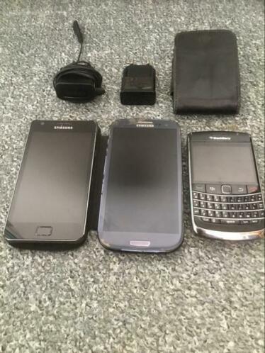 Smartphones  Samsung Galaxy S3  Blackberry Bold 9700