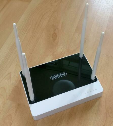 Snelle dual band gigabit router  Eminent EM4585