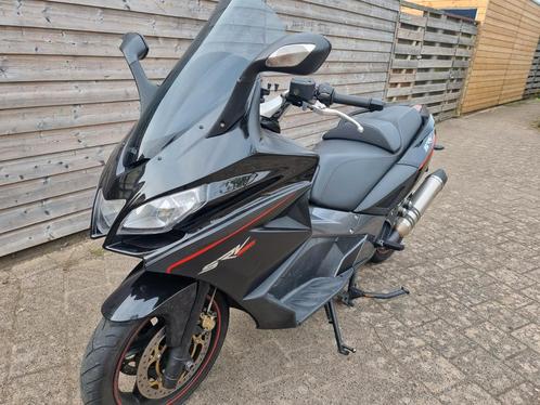 Snelste motorscooter Aprilia SRV850 met monster geluid