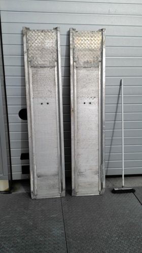 Solide aluminium oprijplaten, 10.000kg draaggewicht samen