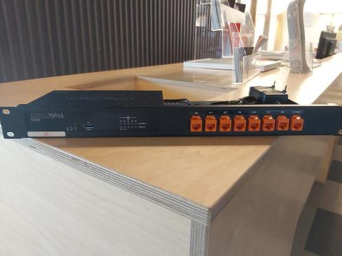 SonicWall TZ300 gigabit security firewall met rackmount