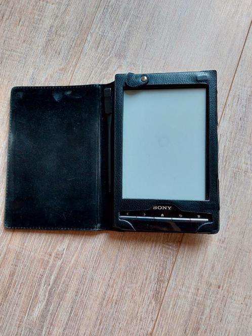 Sony e-reader met hoes en honderden boeken