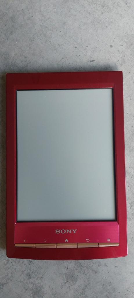 Sony e-reader PRS-T1 met rode hoes