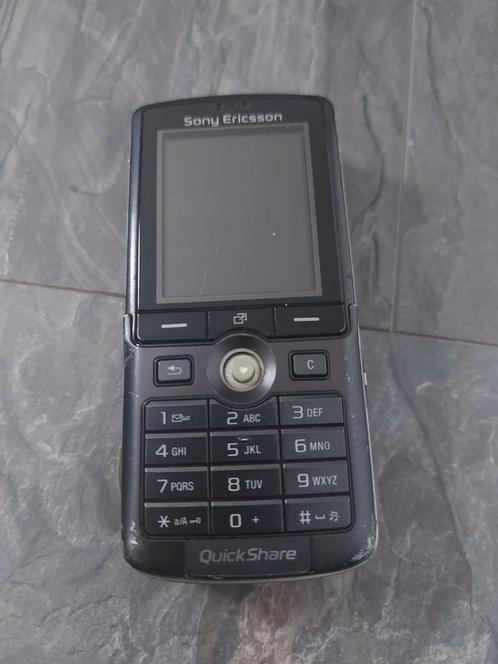 Sony Ericsson K750i met oplader, 3 batterijen en oortjes