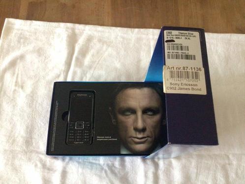 Sony Ericsson mobile telefoon C902 James Bond, retro