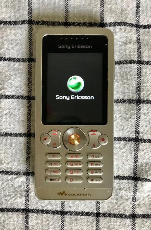 Sony Ericsson telefoon.  Type  W302