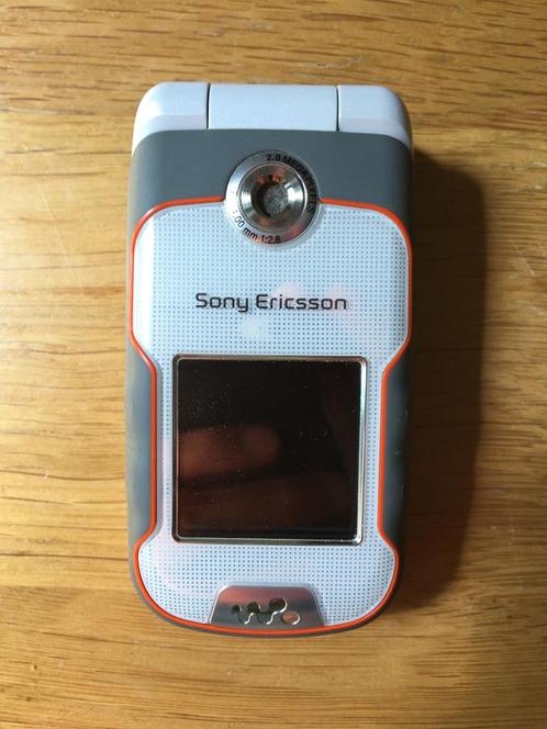 Sony Ericsson W710i  accessoires (zo goed als nieuw)