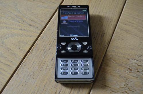 Sony Ericsson W995 Walkman serie  met soundbar en extrax27s