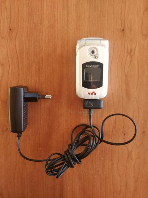 Sony Ericsson Walkman phone (met lader)