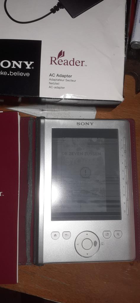 sony prs-300 e-reader met adaptor en boekjes