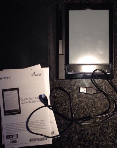 Sony PRS-T1 wifi e reader met hoes incl. Ledlampje en boeken