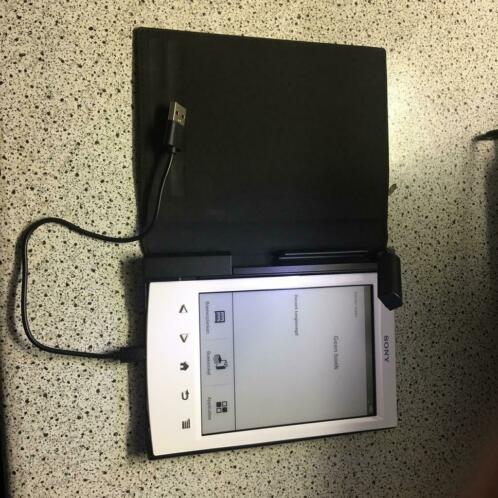 Sony prs t2 met hoes met leeslamp en lader