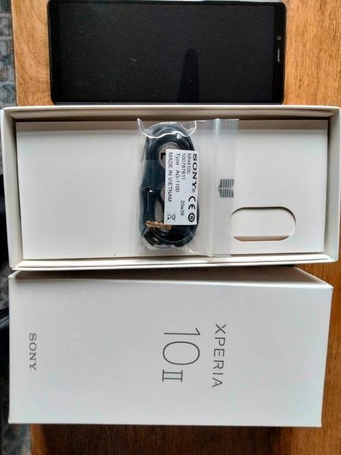 Sony Xperia 10 geheel krasvrij,kleur zwart met nieuwe oortj