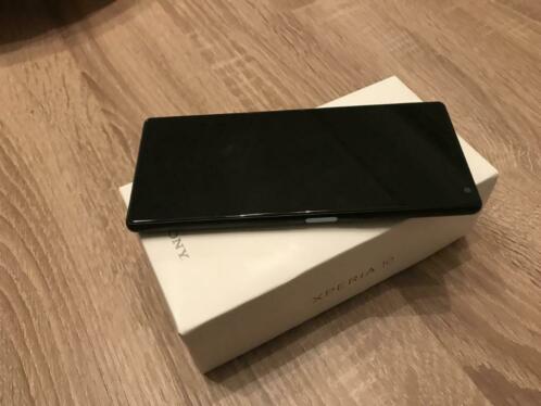 Sony Xperia 10 Zwart inclusief cover case aangeboden