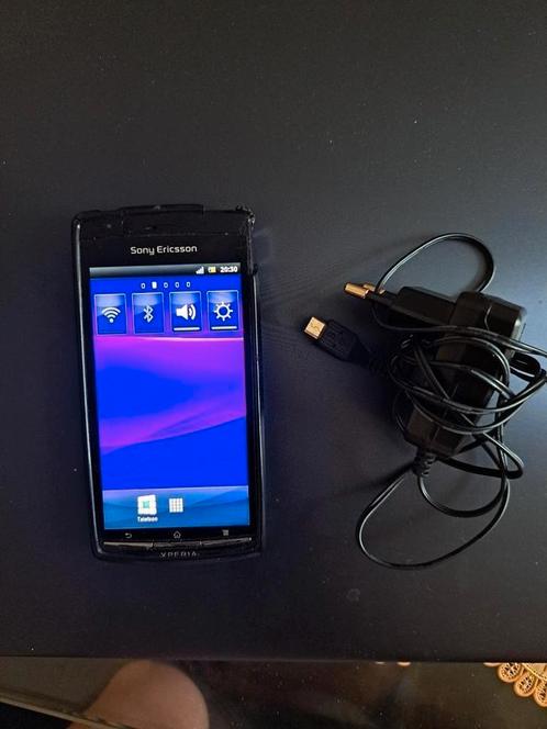Sony xperia Ericsson BA750 .Met touchreen.