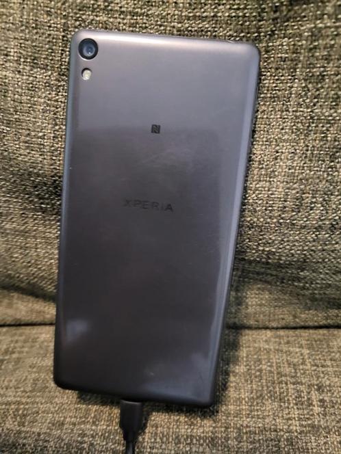 Sony xperia f3311 met doosje oplaadkabel zgan