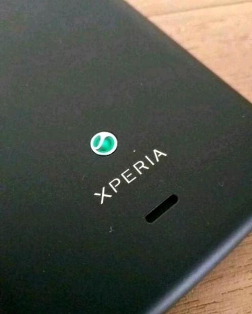Sony Xperia model T  t , GRAAG ADVERTENTIE GOED LEZEN 