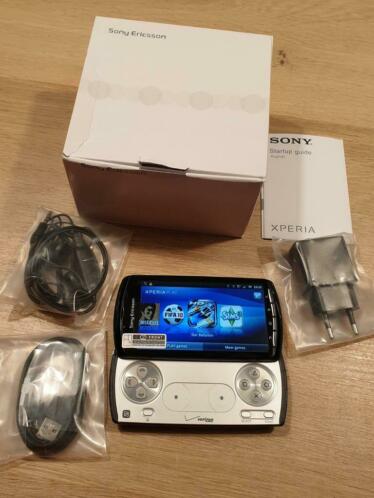 Sony Xperia Play R800i ( PlayStation Phone)