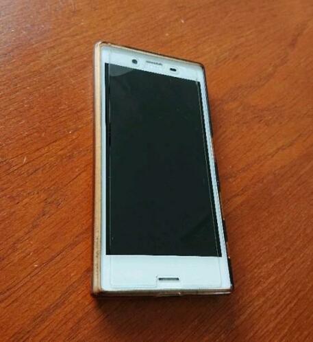 Sony Xperia X Compact wit