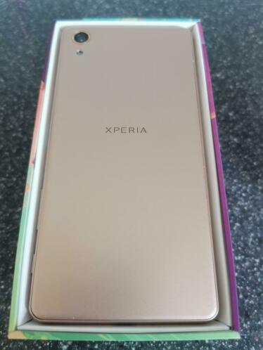 Sony Xperia X Performance ros-goud, met originele oplader.