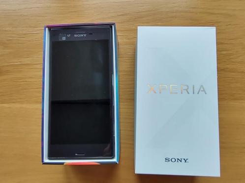 Sony Xperia ZX met doos, oordoppen, oplader, hoes