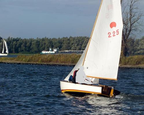 Spanker, open houten zeilboot inclusief trailer en motor