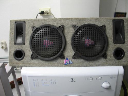 speakers kist voor in de auto