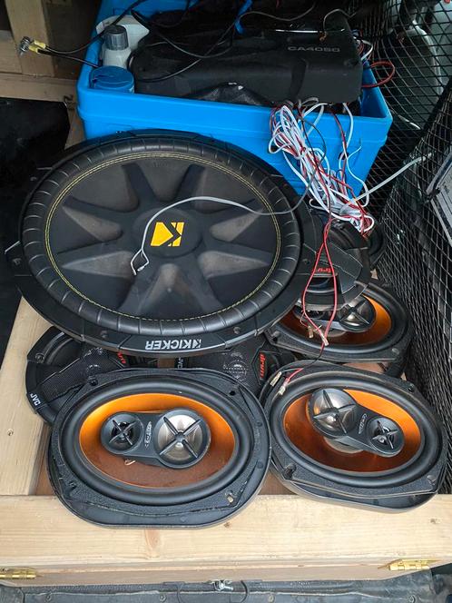 Speakers subwoofer en versterkers van caliber en jvc