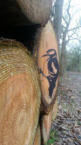 specht van cortenstaal  stalen vogel  tuinkunst tuinbeeld