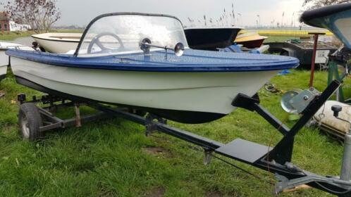 Speed  tour boot Vega 360 met cabrioletkap 6pk incl trailer