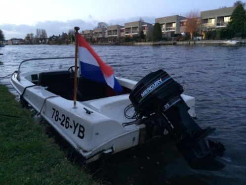 Speedboot met 25 pk mercury BB motor
