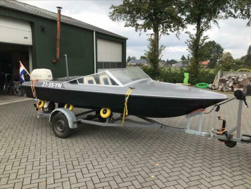 Speedboot met een johnson evinrude 85pk 2takt loopt goed