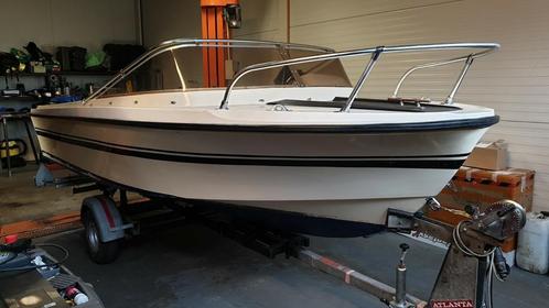 Speedboot met trailer suzuki 2 takt motor 30pk met 25pk kap