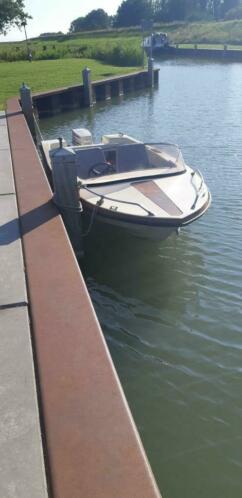 Speedboot Placom 450 55pk met kanteltrailer.