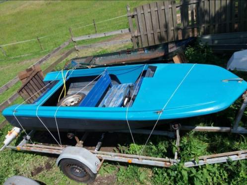 Speedbootje en Twee stalen boten - opknappers -