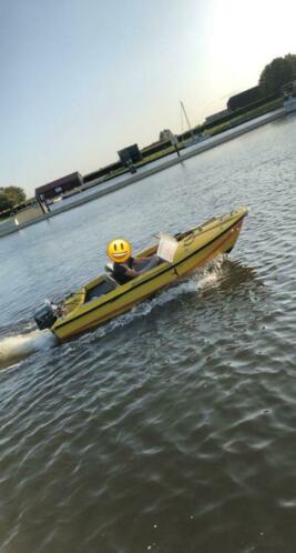 Speedbootje met trailer en wat opknapwerk.