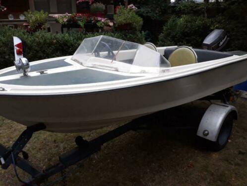 Speedbootje snel speedboot trailer en motor