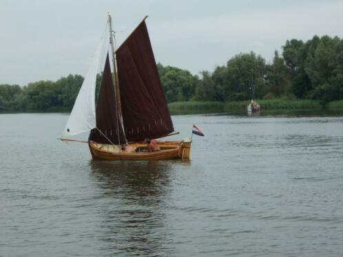 Spiegelzeilsloep eikenhout