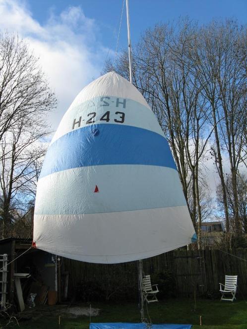 Spinnaker in goede  staat voor 6 tot 7 meter boot