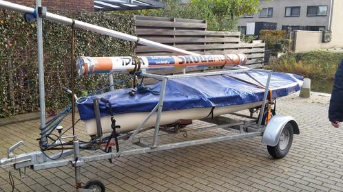 Splash zeilboot met wegtrailer en waltrailer