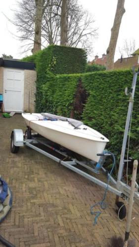 Splash zeilboot , wedstrijdklaar, met wegtrailer