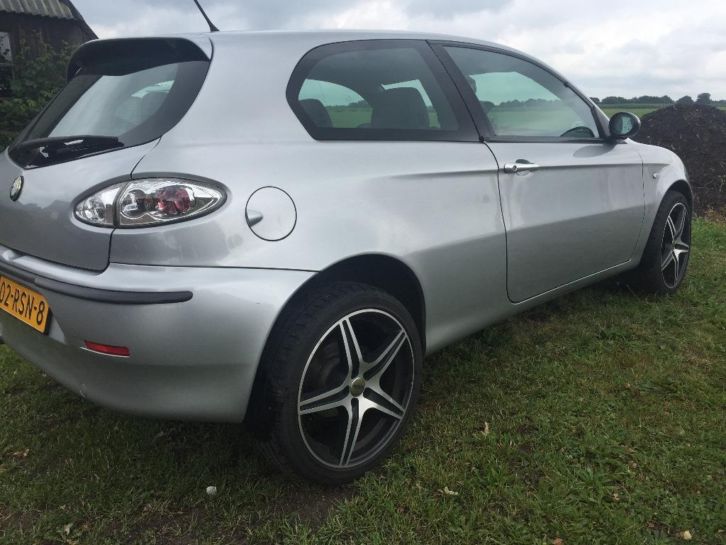 Sportieve Alfa Romeo Alfa-147 1.6 T.spark 16V 88KW 3DR 2004