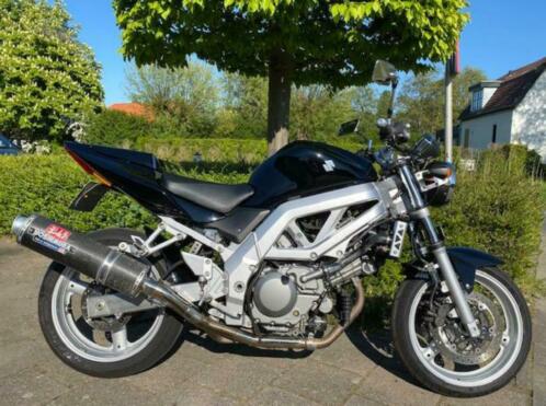 Sportieve motor Suzuki SV650 Naked bike zwart