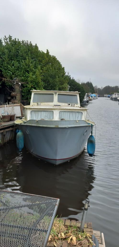 Stalen boot 7,5 meterlang opknapper..