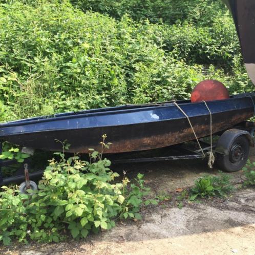 Stalen grachten roeiboot met trailer  250