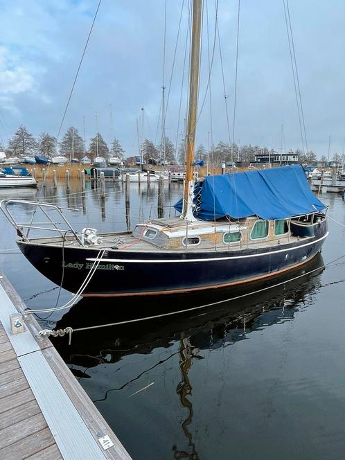 Stalen klassiek zeiljachtje, 8,2 m.