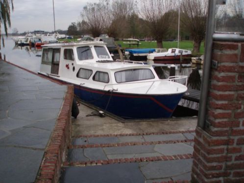 stalen kruiser met benzine motor