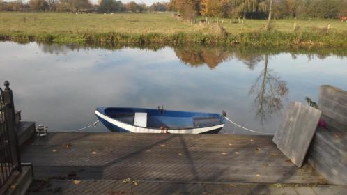 stalen nootendop roeibootje