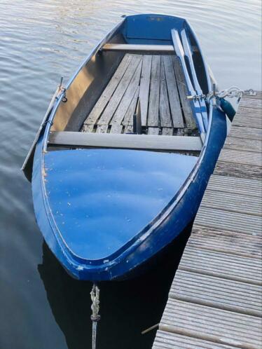Stalen open roeiboot te koop. Kan ook mee gezeild worden.